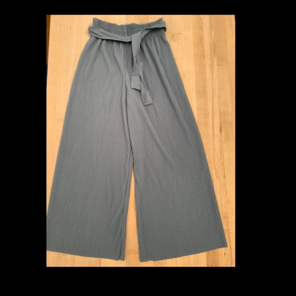 Grey pants with elastic band around the waist